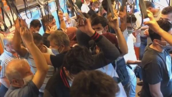 Metroda tedirgin eden yolculuk