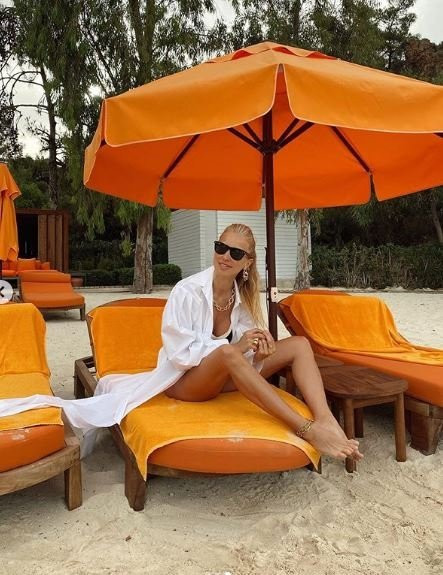 Burcu Esmersoy güzelliğiyle büyüledi