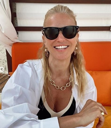 Burcu Esmersoy güzelliğiyle büyüledi