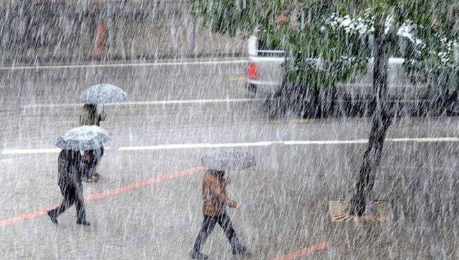 İstanbul'dan dolu ve sağanak yağış manzaraları!