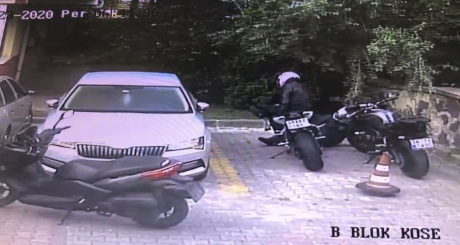 İstanbul'da sabunlu suyla motosiklet çalan hırsızlar kamerada