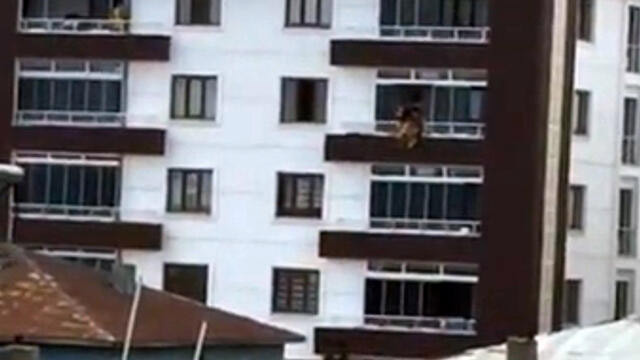 17 yaşındaki genç kız dördüncü katın balkonundan düştü