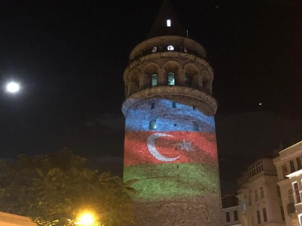 Azerbaycan Bayrağı Galata Kulesi'ne yansıtıldı