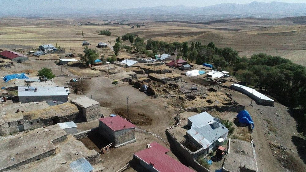 Muhtar tedbir aldı, koronavirüs bu mahalleye giremedi!
