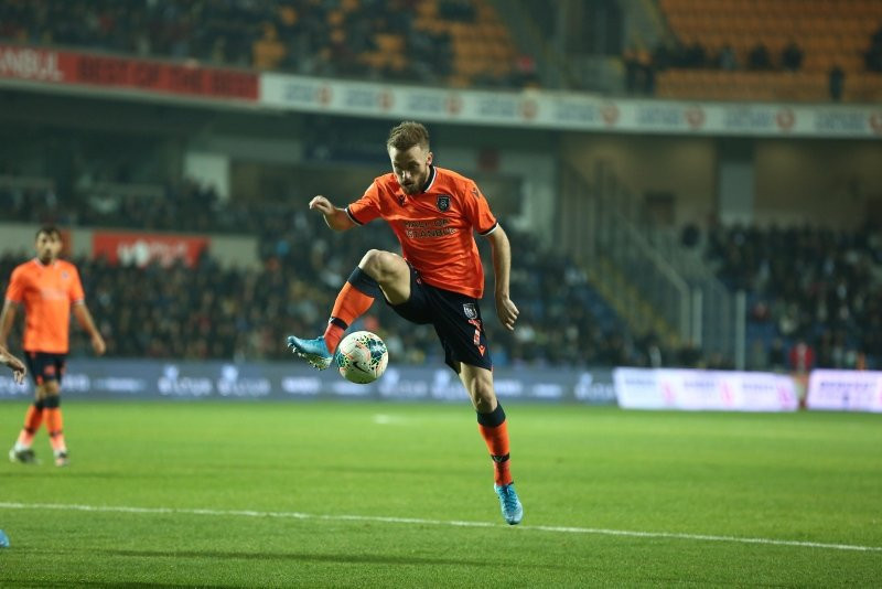 Emre Belözoğlu yıldız isimle bizzat görüştü