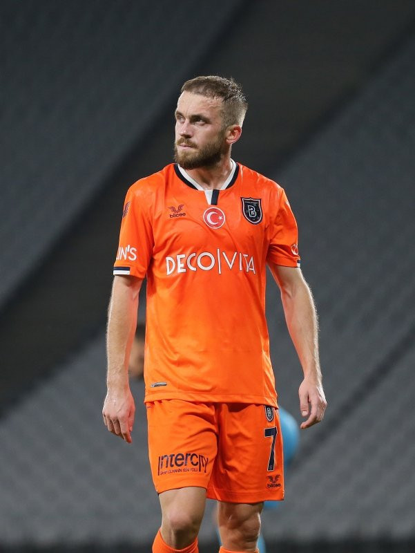 Emre Belözoğlu yıldız isimle bizzat görüştü