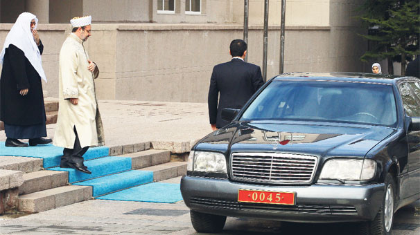 Diyanet İşleri Başkanı Erbaş'ın zırhlı Mercedes'i yeniden gündemde