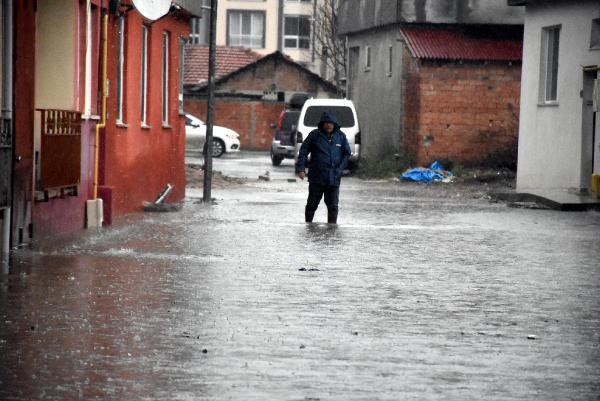 Edirne'de sağanak yağış hayatı felç etti - Resim: 4