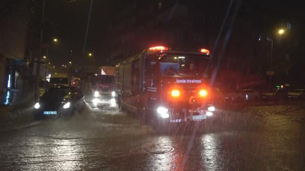 İzmir'de can pazarı! Akıntıya kapılan bir kadın son anda kurtarıldı