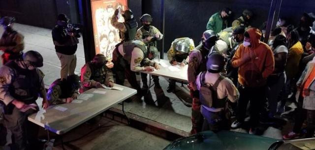 200 kişinin katıldığı swinger partisini polis bastı!
