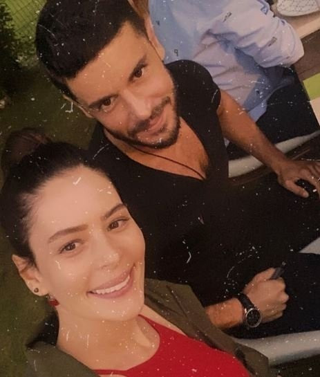 Yıldız Çağrı Atiksoy ve Berk Oktay'dan evlilik sinyali