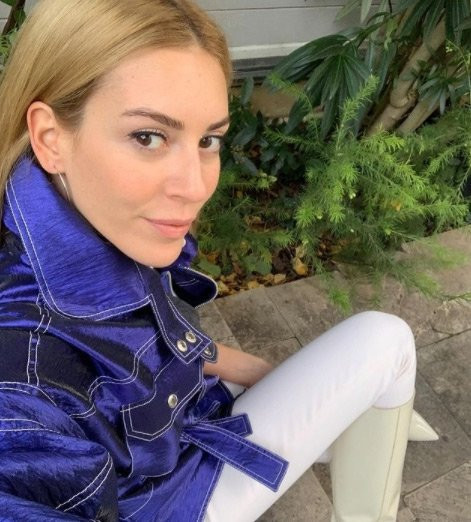 Sinem Kobal'dan hayran bırakan poz!