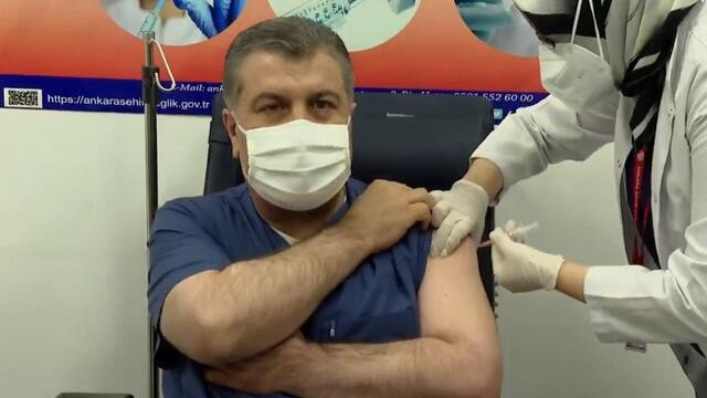 Sağlık Bakanı Koca ve Bilim Kurulu üyeleri aşı oldu