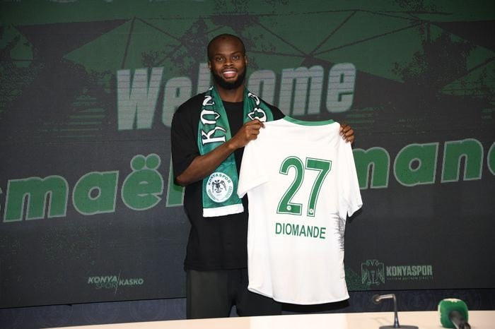 İmzalar atıldı! Transferler resmen açıklandı