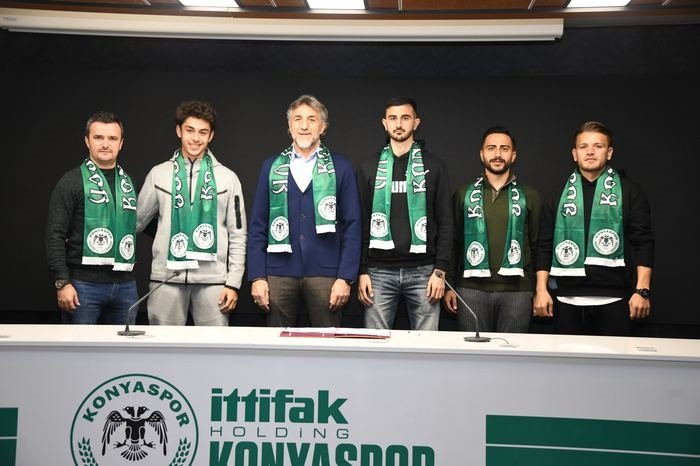 İmzalar atıldı! Transferler resmen açıklandı