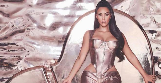 Kardashian'ın kalça dekolteli kıyafeti olay oldu! - Resim: 1
