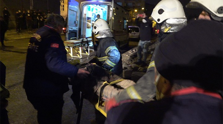Gaziantep'te bina çöktü! Anne öldü, çocuklar yaralandı