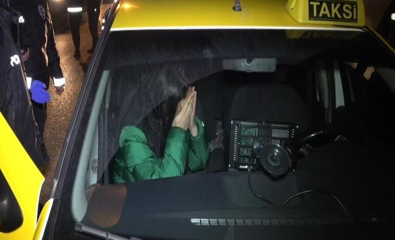 Takside alkol alan kadın polislere direndi
