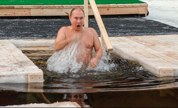 Rusya lideri Putin buz gibi suya girdi