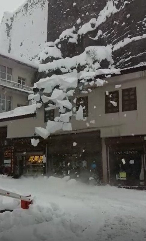 Meteoroloji uyarmıştı! Şehir resmen kara gömüldü - Resim: 1