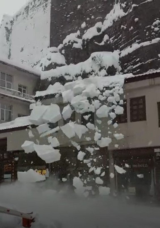 Meteoroloji uyarmıştı! Şehir resmen kara gömüldü - Resim: 2
