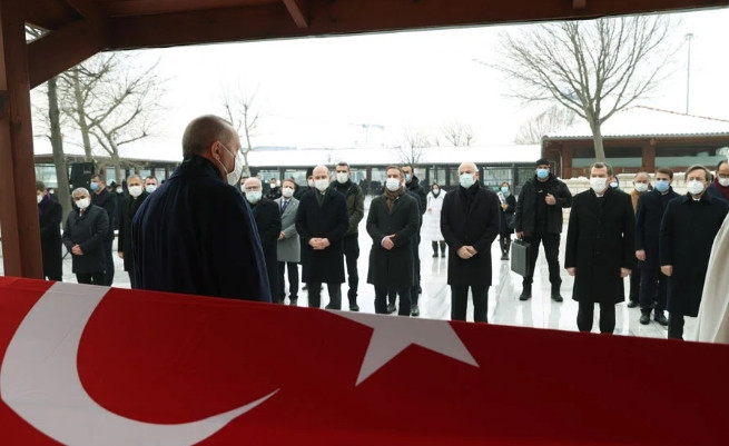 Nur Vergin'in cenazesi ortada kalmış