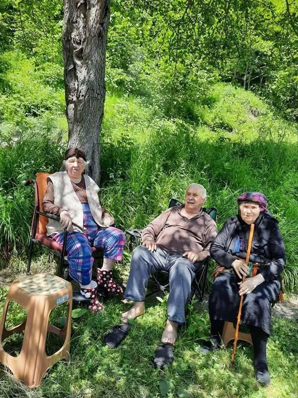 Aynı aileden 3 kişi bir hafta içinde koronavirüsten hayatını kaybetti - Resim: 1