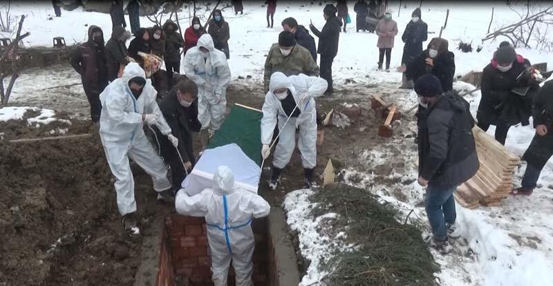 Aynı aileden 3 kişi bir hafta içinde koronavirüsten hayatını kaybetti - Resim: 4