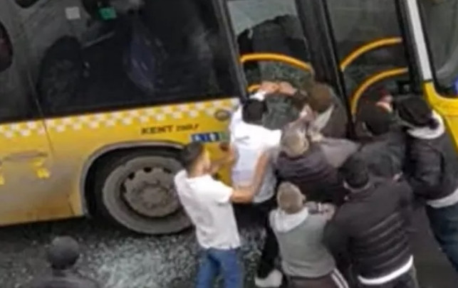 İstanbul’da otobüsün camını kırıp şoförü ve oğlunu darp ettiler
