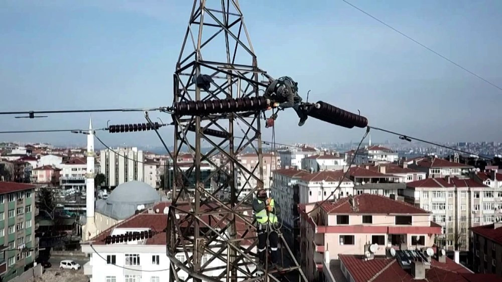 İstanbul'da bu görüntü tarih oluyor! Dev direkler kaldırılıyor - Resim: 1