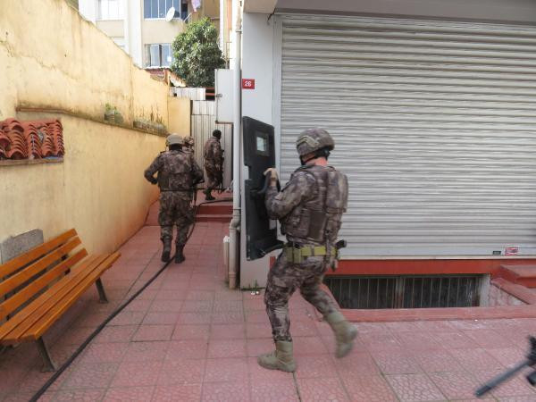 Ataşehir’de intihar girişimi! Özel harekat ekipleri sevk edildi - Resim: 3