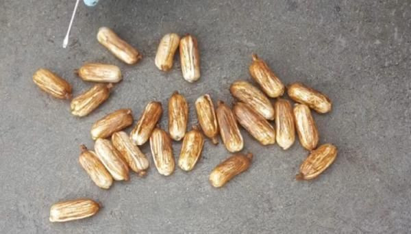 İranlı yolcuların midesinden 871 gram metamfetamin çıktı - Resim: 4