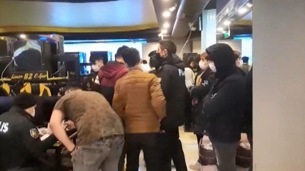 İstanbul'da koronavirüs baskını! İçeriden 50 kişi çıktı - Resim: 2