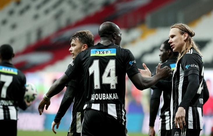 Beşiktaş kendi evinde Göztepe'yi yenip, liderliğini perçinledi!