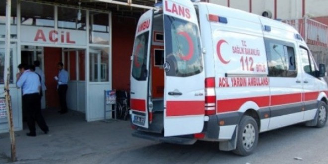 Kağıt toplayıcısı 3 kişiyi bıçakladı