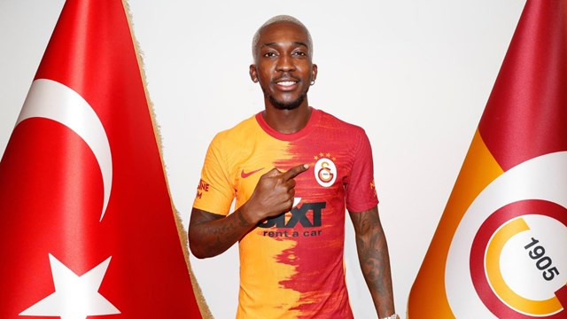 Galatasaray, Onyekuru'yu resmen açıkladı