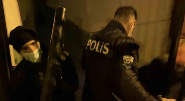 Bodrum kata polis baskını! İçeriden 50 kişi çıktı - Resim: 1