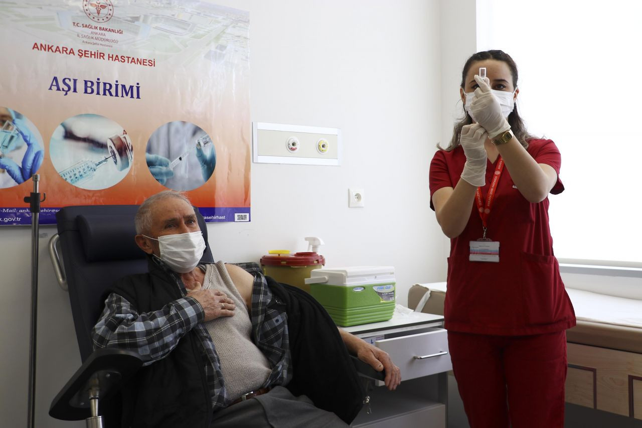 75 yaş üzeri vatandaşların aşılanmasına başlandı