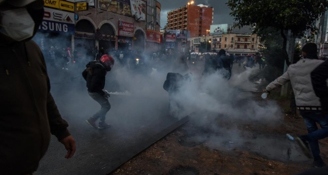 Sokağa çıkma yasağı protestolarında kan aktı: 102 yaralı var!