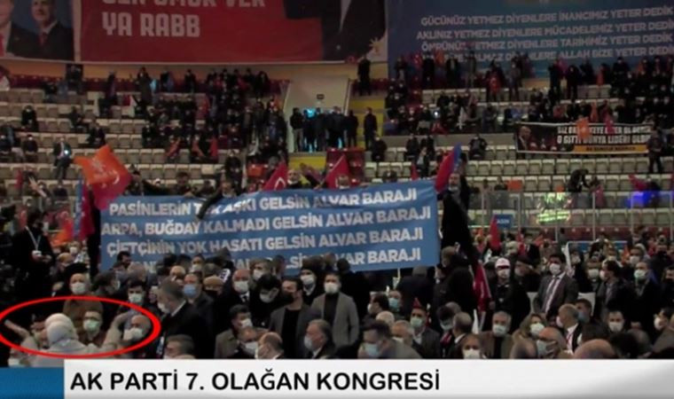 AK Parti'de partiyi karıştıran pankart!