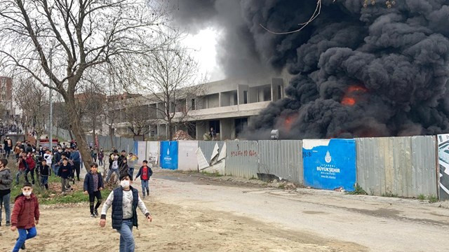 Kültür merkezi inşaatında korkutan yangın
