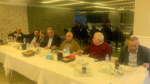 AK Partili milletvekilleri koronavirüs yasağı tanımadı!
