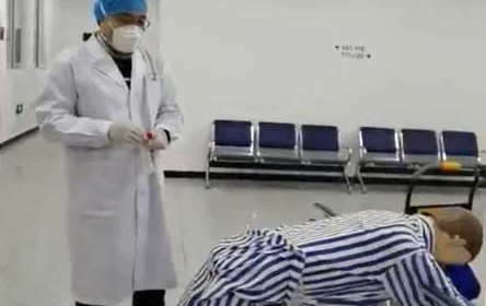 Çin anüsten koronavirüs testinin video görüntülerini yayınladı