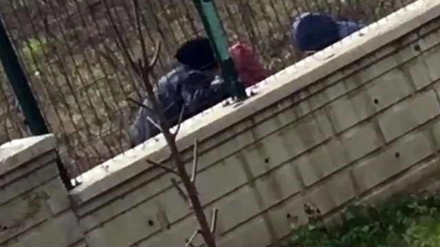 3 çocuk bahçe duvarının arkasına gizlenip uyuşturucu içerken yakalandı