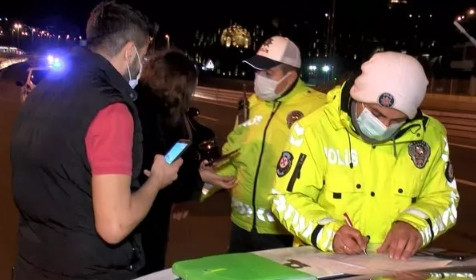 Kimlik soran polise bakın ne gösterdi