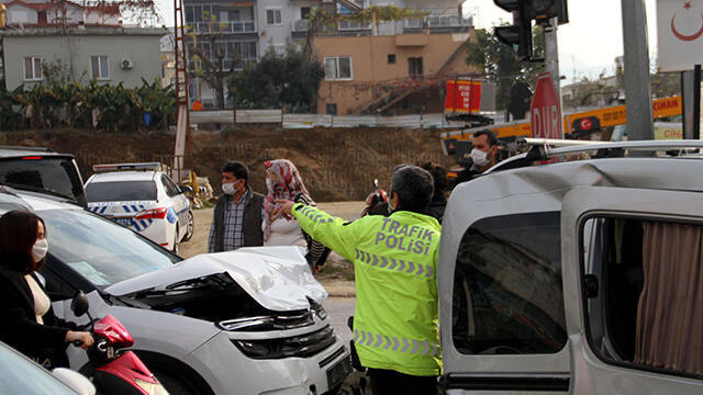 Alanya'da zincirleme kaza: 4 kişi yaralandı