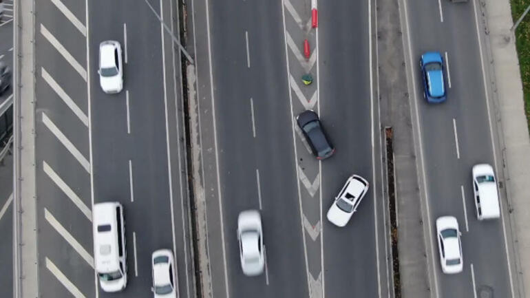 Biri bu uyanıkları durdursun! İstanbul trafiğinde akılalmaz görüntü