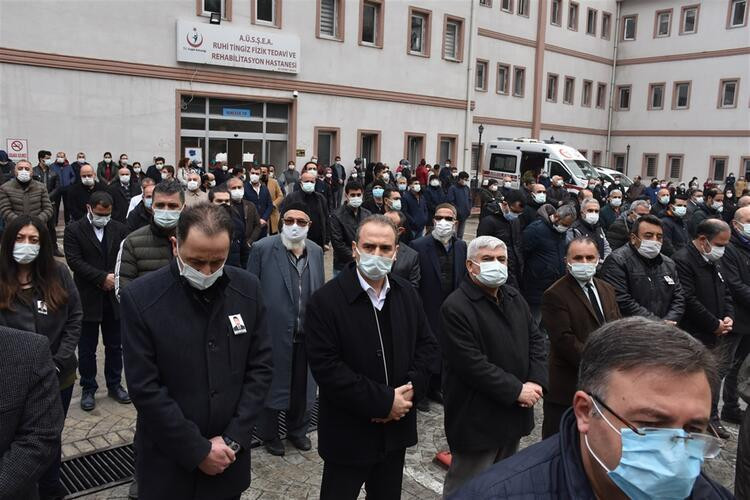 Koronavirüse yenik düşen sağlık çalışanına gözüyaşlı veda