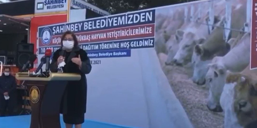 AK Partili Fatma Şahin, Erdoğan'ı ''başöğretmen'' ilan etti