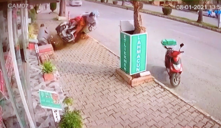 Kaldırımda çay içerken ölümden döndü!